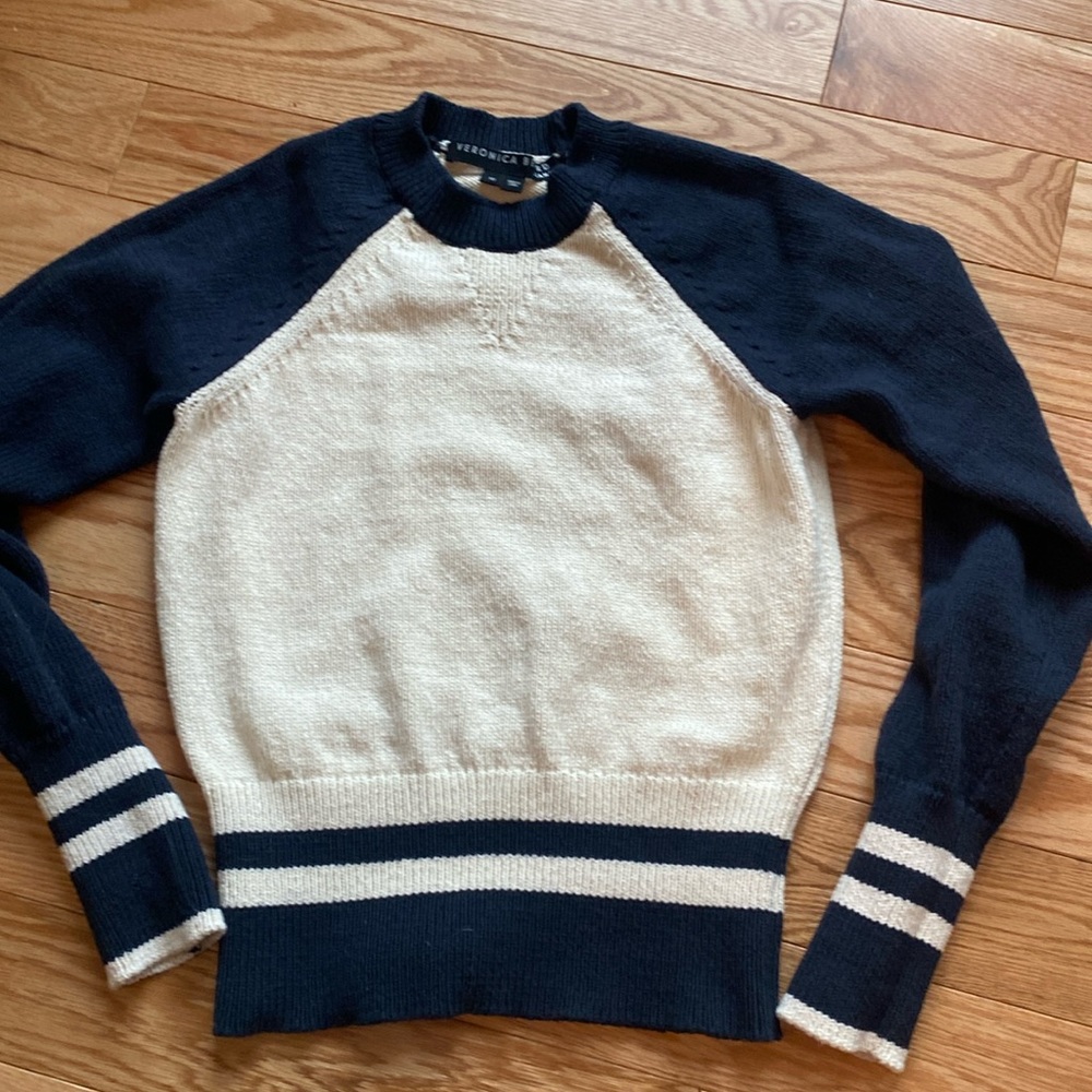 Cute sporty Veronica Beard sweater